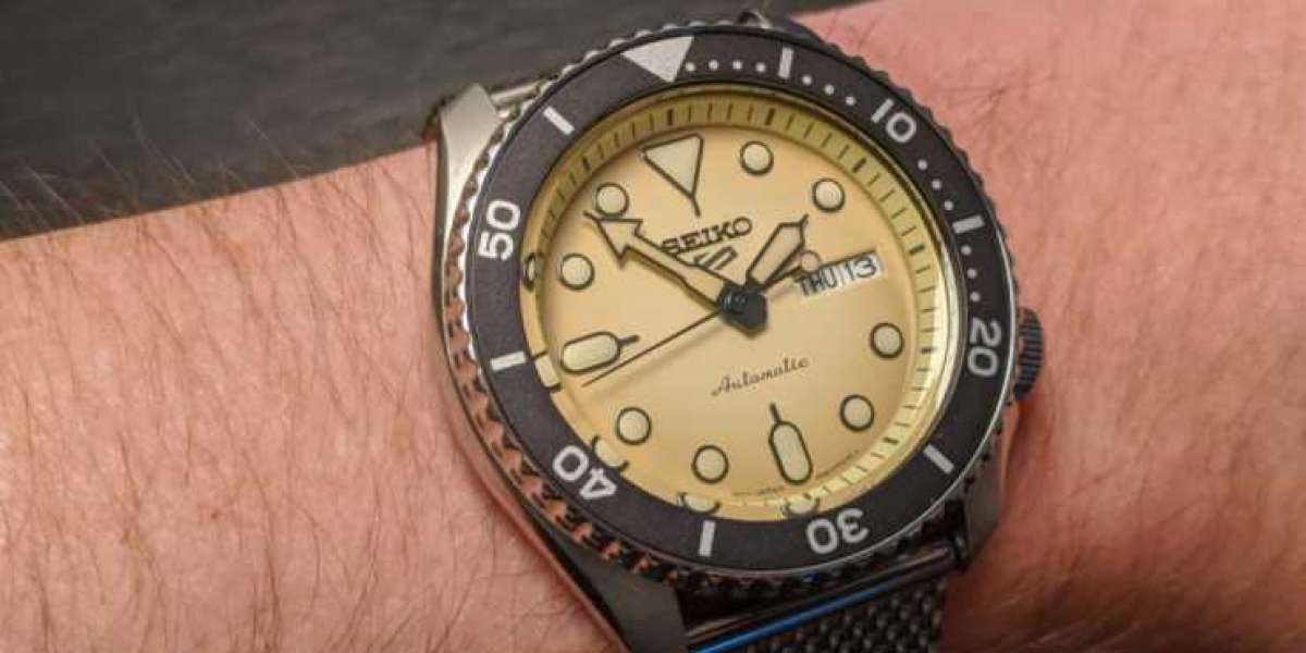 Hands-On: Rolex timepiece GMT-Master The second 126710BLNR Blue/Black Bezel Watch